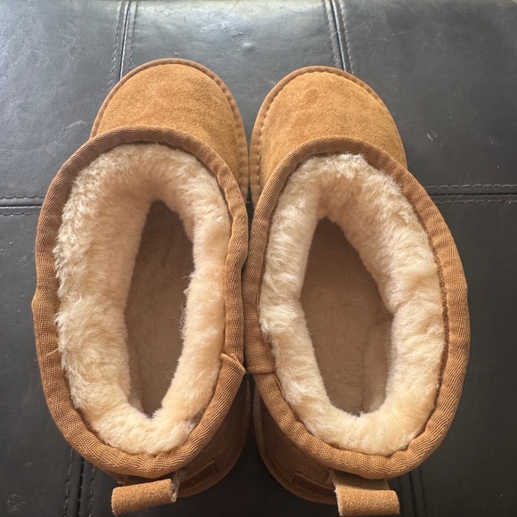 New FAUX UGG Suede Ankle Boots - Picture 3 of 4